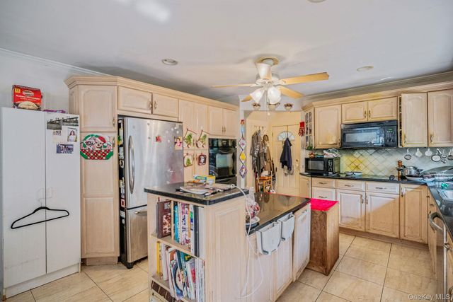 39 William Street, Smithtown, NY 11787