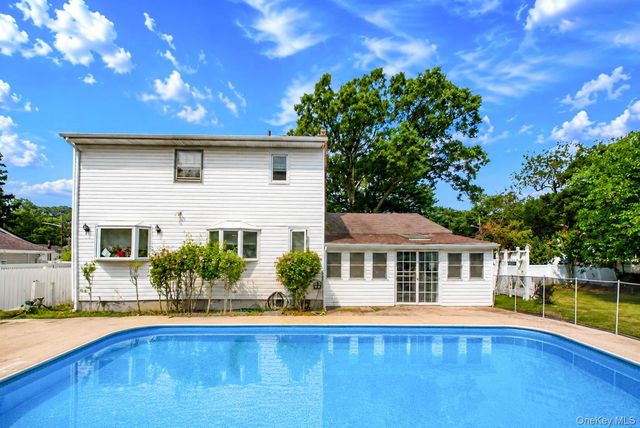 39 William Street, Smithtown, NY 11787