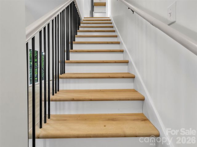 1551 Apple Creek Road, Waynesville, NC 28786