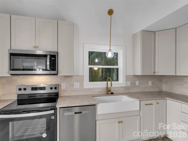 1551 Apple Creek Road, Waynesville, NC 28786