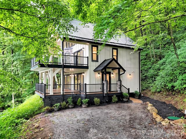 1551 Apple Creek Road, Waynesville, NC 28786