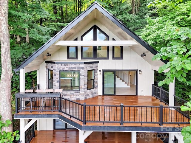 1551 Apple Creek Road, Waynesville, NC 28786