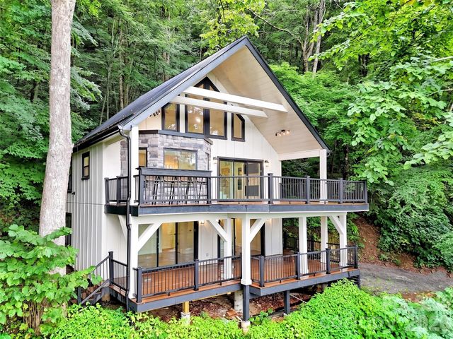 1551 Apple Creek Road, Waynesville, NC 28786