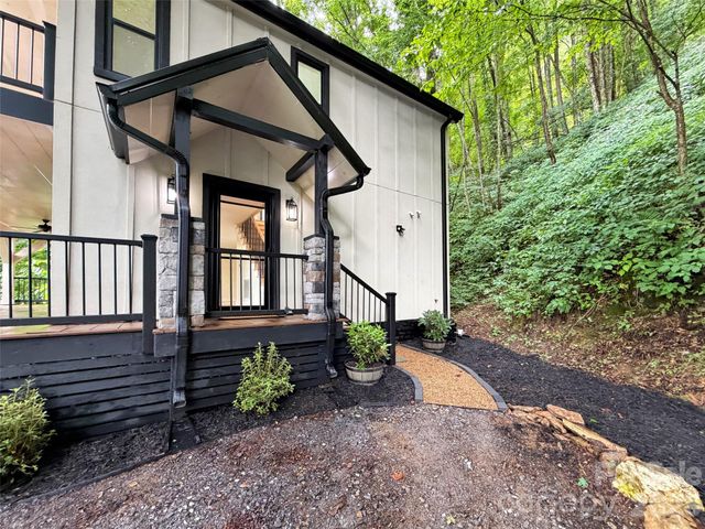 1551 Apple Creek Road, Waynesville, NC 28786