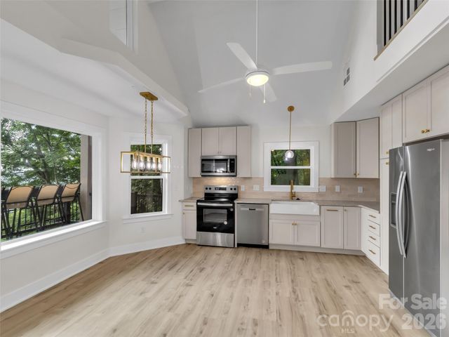 1551 Apple Creek Road, Waynesville, NC 28786