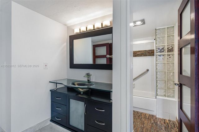 3375 N Country Club Drive 1605, Aventura, FL 33180