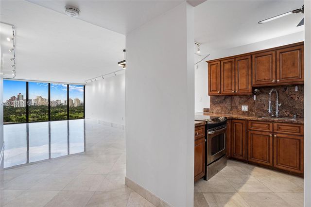 3375 N Country Club Drive 1605, Aventura, FL 33180