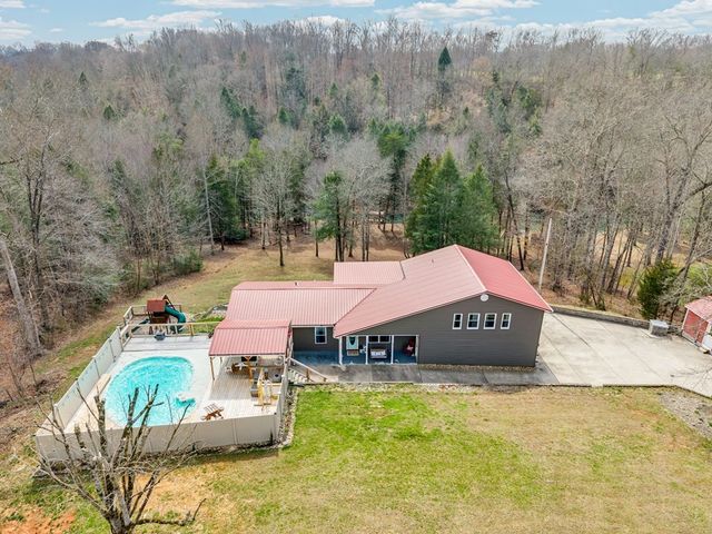 465 Winding River Ln, Sparta, TN 38583