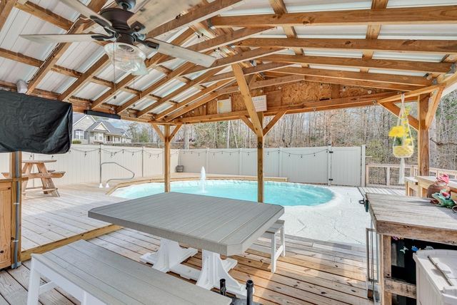 465 Winding River Ln, Sparta, TN 38583