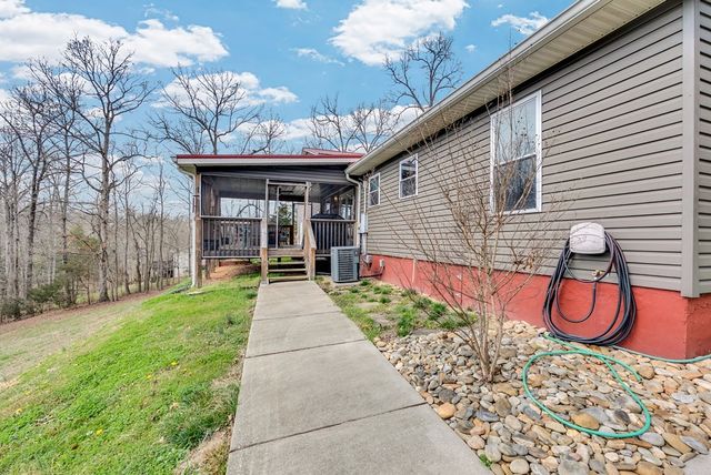 465 Winding River Ln, Sparta, TN 38583