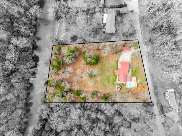 465 Winding River Ln, Sparta, TN 38583