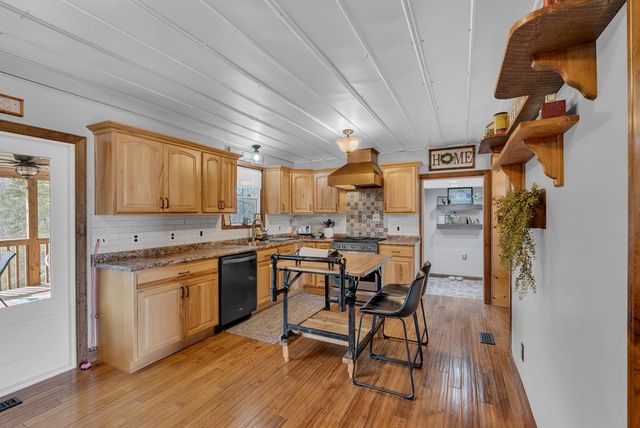 465 Winding River Ln, Sparta, TN 38583