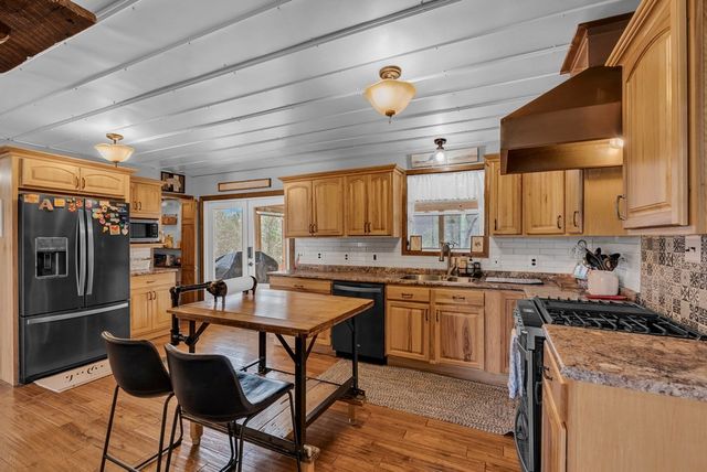 465 Winding River Ln, Sparta, TN 38583