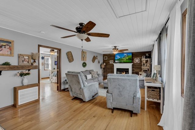 465 Winding River Ln, Sparta, TN 38583