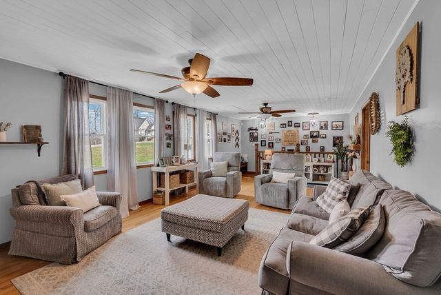 465 Winding River Ln, Sparta, TN 38583