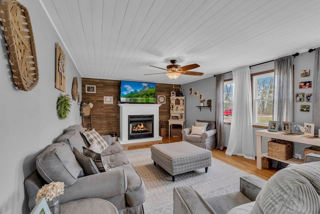 465 Winding River Ln, Sparta, TN 38583