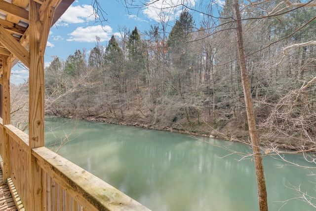 465 Winding River Ln, Sparta, TN 38583