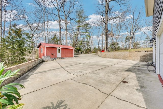 465 Winding River Ln, Sparta, TN 38583