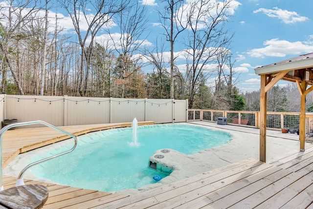 465 Winding River Ln, Sparta, TN 38583