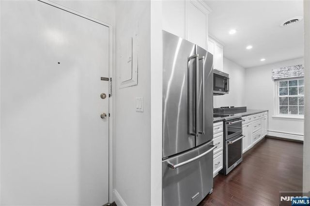 364 Ridgewood Avenue 3, Ridgewood, NJ 07450