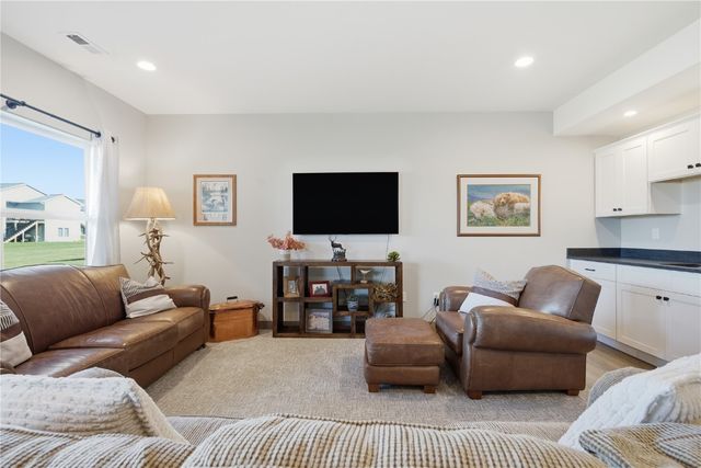 812 Old Mill Lane, Solon, IA 52333