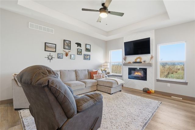 812 Old Mill Lane, Solon, IA 52333