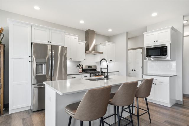 812 Old Mill Lane, Solon, IA 52333