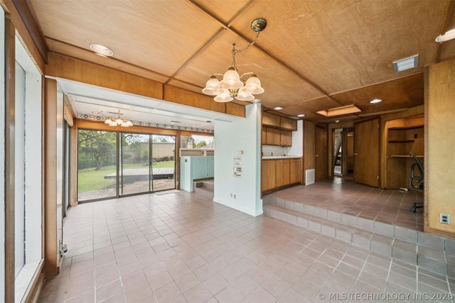 7201 E 576 Road, Catoosa, OK 74015