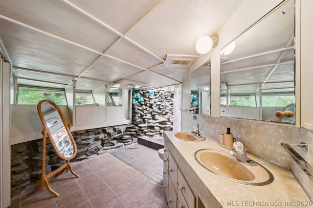7201 E 576 Road, Catoosa, OK 74015