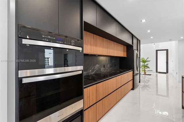 1644 NW 8th Ter, Miami, FL 33125