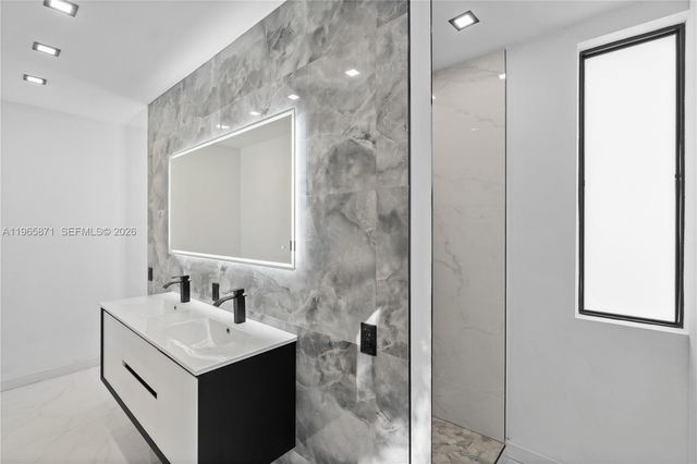 1644 NW 8th Ter, Miami, FL 33125