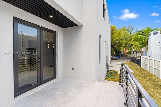 1644 NW 8th Ter, Miami, FL 33125