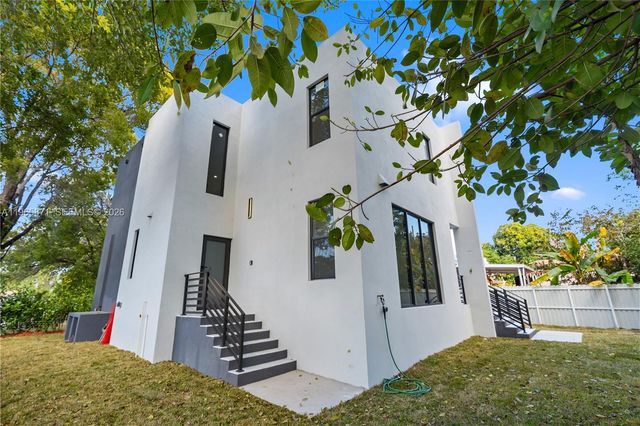 1644 NW 8th Ter, Miami, FL 33125