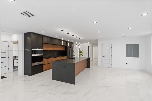 1644 NW 8th Ter, Miami, FL 33125