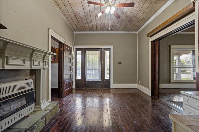 701 E Main St, Whitesboro, TX 76273