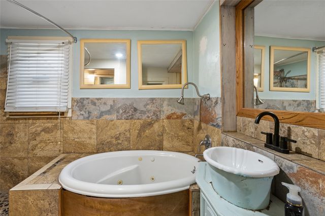 701 E Main St, Whitesboro, TX 76273