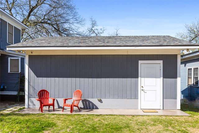 701 E Main St, Whitesboro, TX 76273