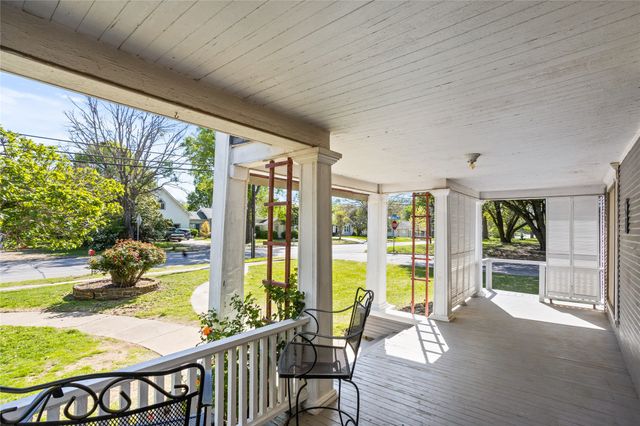701 E Main St, Whitesboro, TX 76273