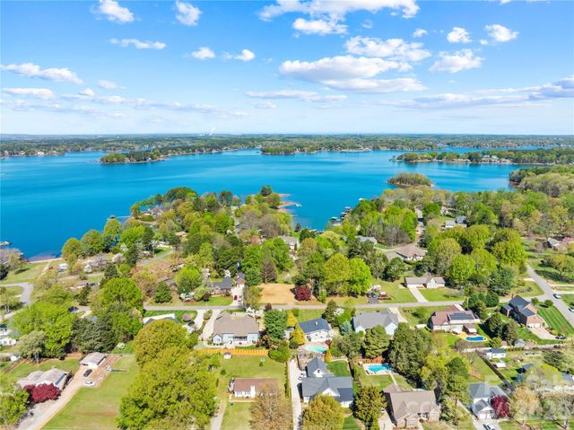 126 Aqua Drive 4, Mooresville, NC 28117