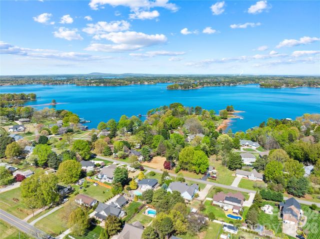 126 Aqua Drive 4, Mooresville, NC 28117