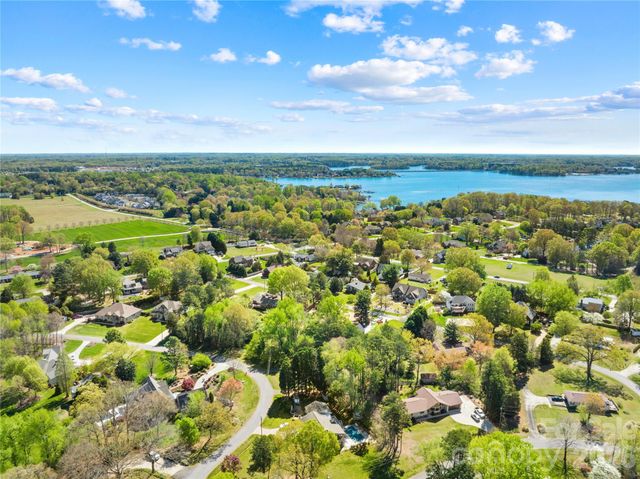 126 Aqua Drive 4, Mooresville, NC 28117