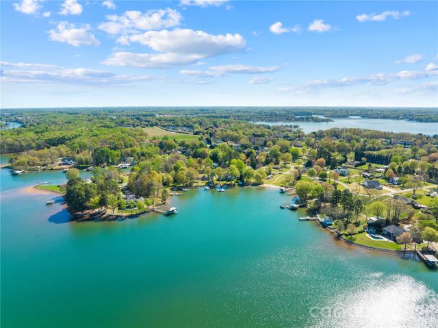 126 Aqua Drive 4, Mooresville, NC 28117