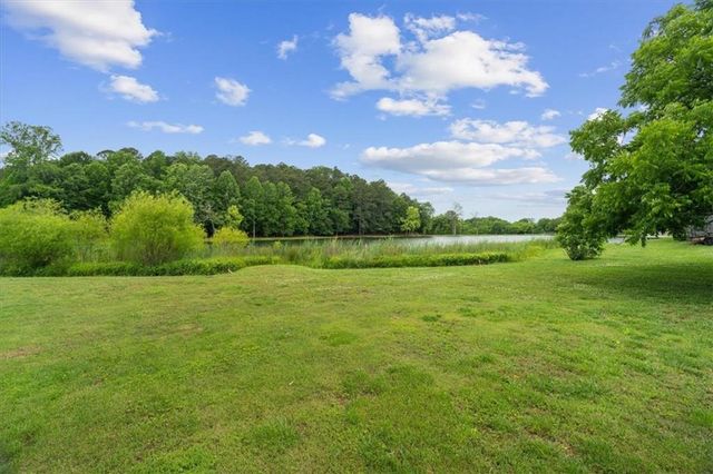 687 Johnson Lake Road SE, Adairsville, GA 30103