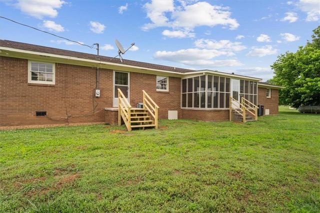 687 Johnson Lake Road SE, Adairsville, GA 30103