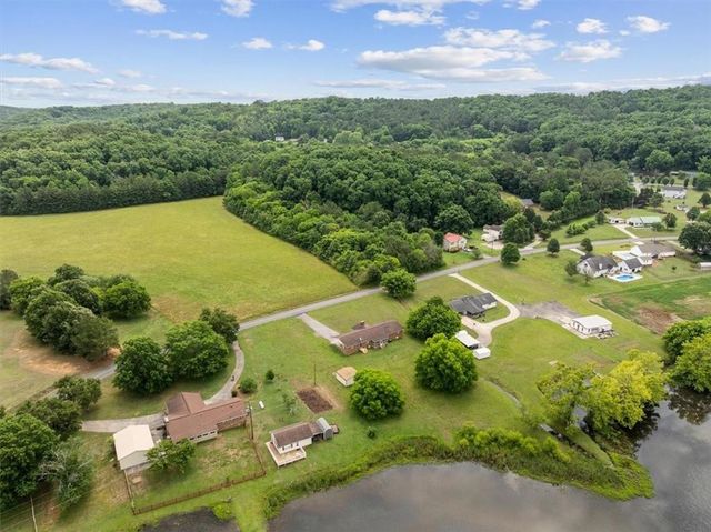 687 Johnson Lake Road SE, Adairsville, GA 30103