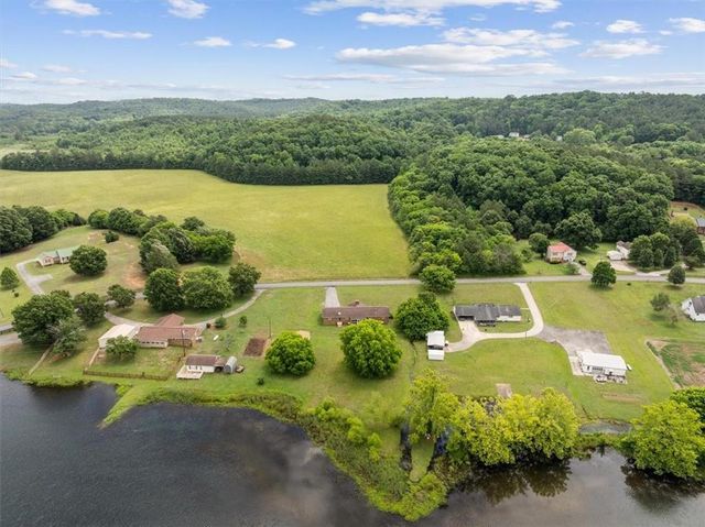 687 Johnson Lake Road SE, Adairsville, GA 30103