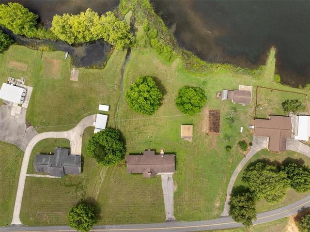687 Johnson Lake Road SE, Adairsville, GA 30103