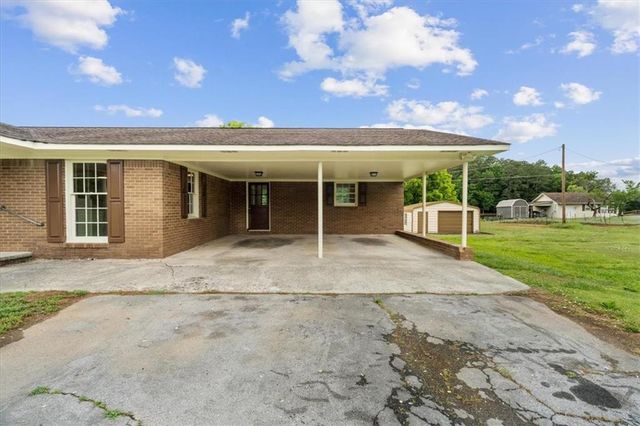 687 Johnson Lake Road SE, Adairsville, GA 30103