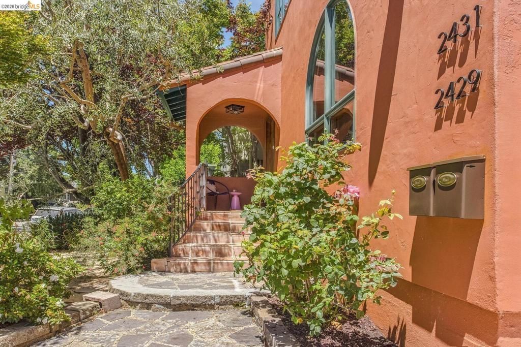 Image 1 of property listing at 2431 Mckinley AVE, Berkeley, CA 94703