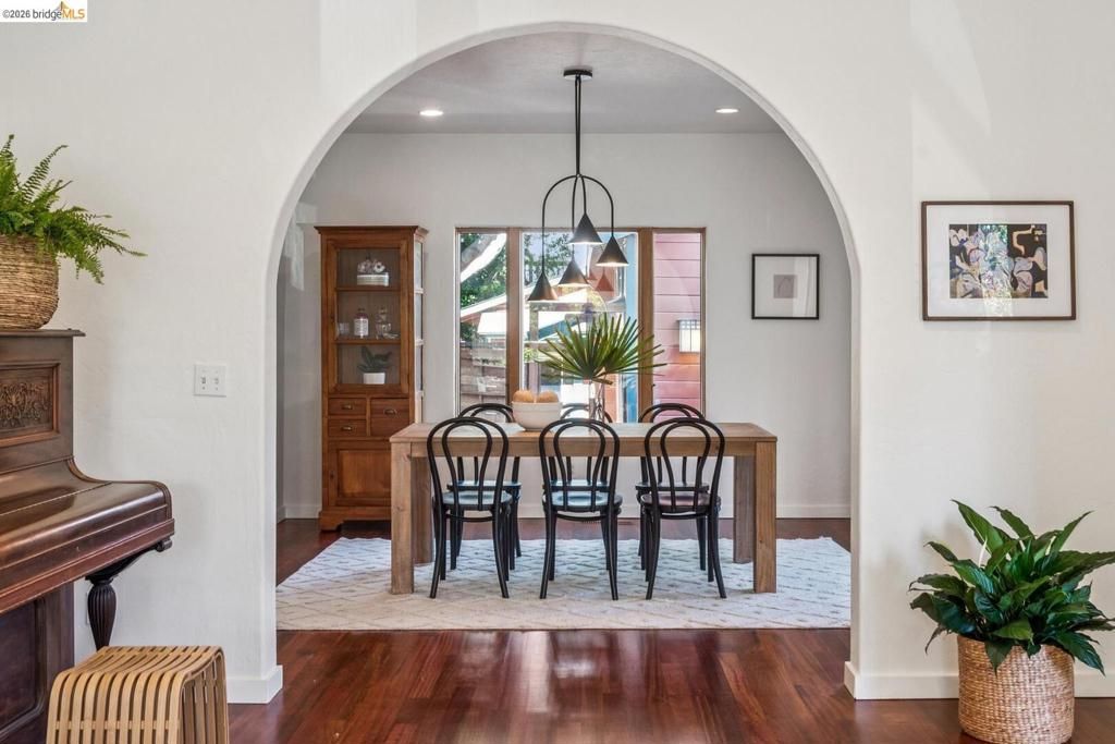 Image 19 of property listing at 2431 Mckinley AVE, Berkeley, CA 94703